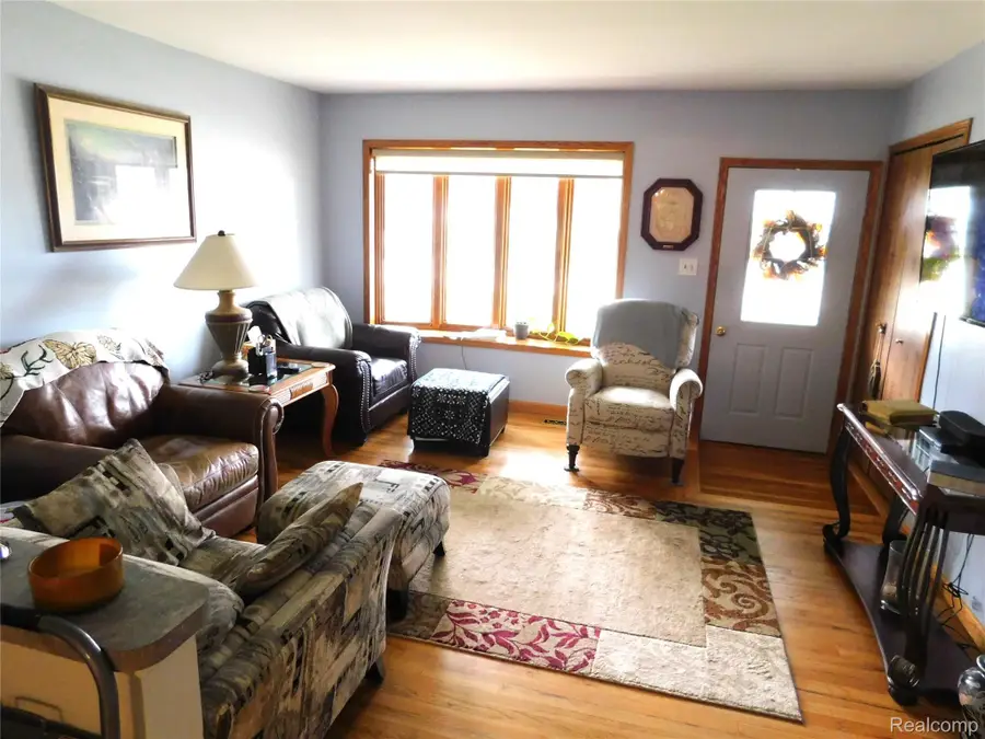 30324 Glenwood Circle, Warren, MI 48088 - #3