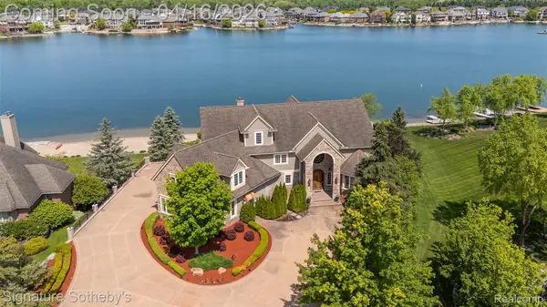10611 Lighthouse Point, SouthLyon, MI 48178