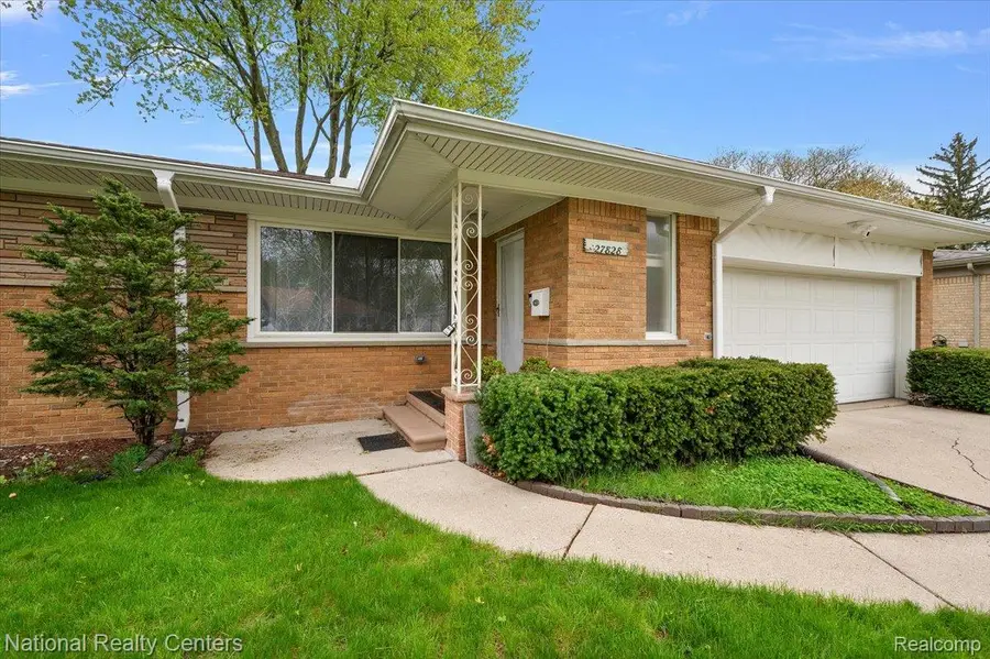 27828 Santa Ana Drive, Warren, MI 48093 - #2
