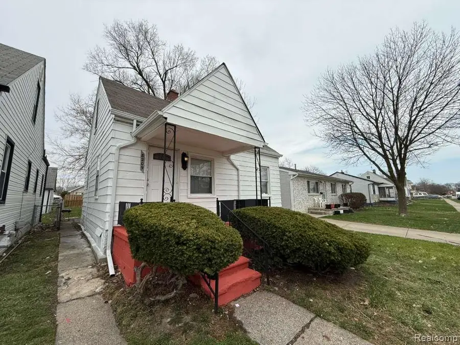 8209 Orchard Avenue, Warren, MI 48089 - #3