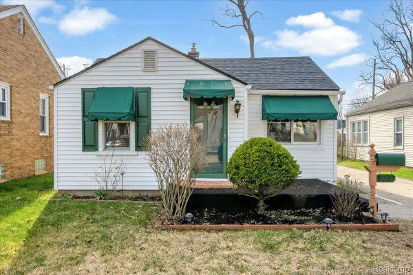 8237 Lenore Street, DearbornHeights, MI 48127