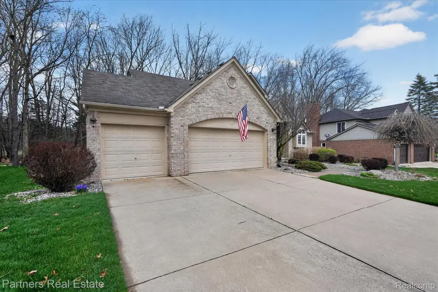 112 Summer Shade Drive, Howell, MI 48843 - #3