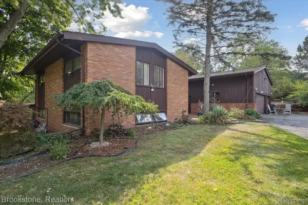 4665 W Maple Road, BloomfieldHills, MI 48301