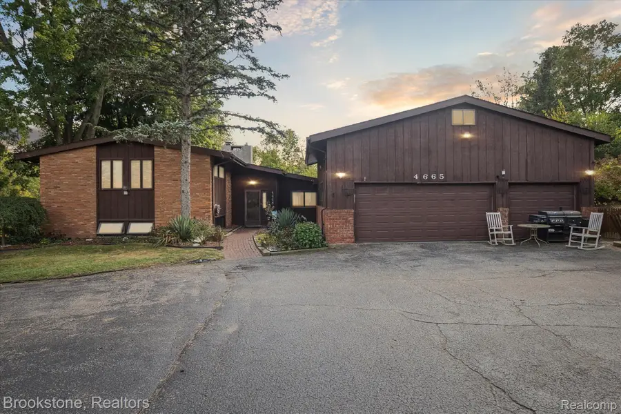 4665 W Maple Road, Bloomfield, MI 48301 - #2