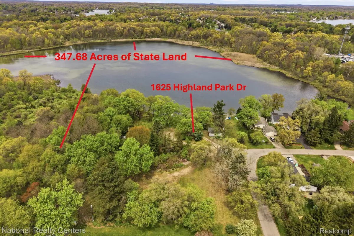 1625 Highland Park Drive, Highland, MI 48356 - #1