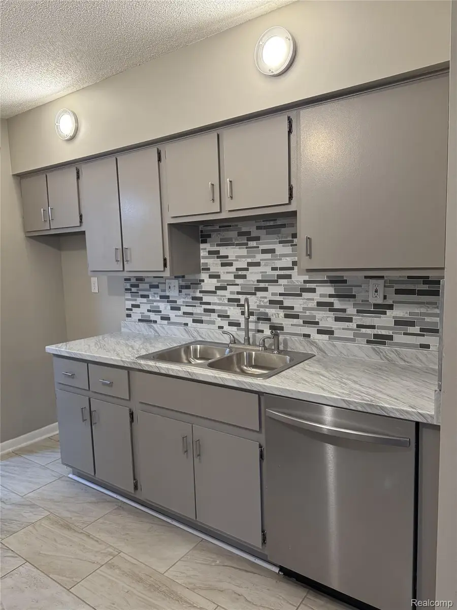 33023 Fargo Street, Livonia, MI 48152 - #3