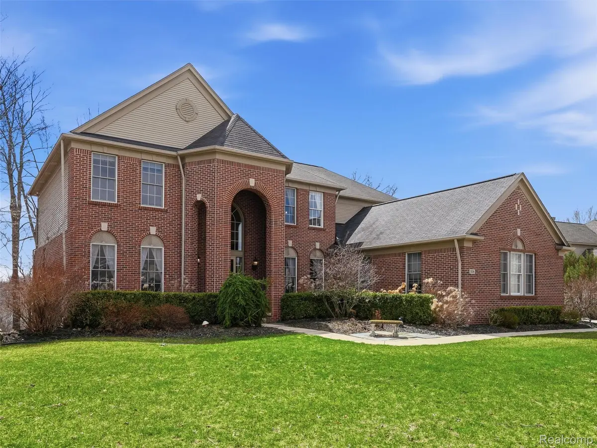 3235 Woodview Circle, Orion, MI 48362 - #1