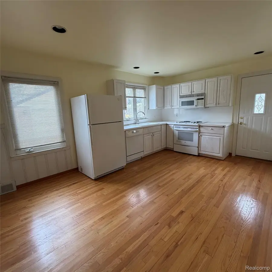 65 Hampton Road, Village Of Grosse Pointe Shores, MI 48236 - #2