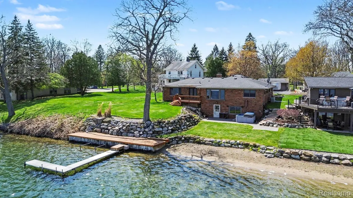 2596 N Williams Lake Road, Waterford, MI 48327 - #1