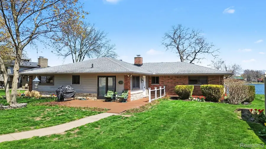 2596 N Williams Lake Road, Waterford, MI 48327 - #3