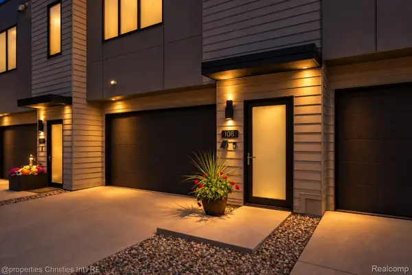 108 N Center Cove, Northville, MI 48167