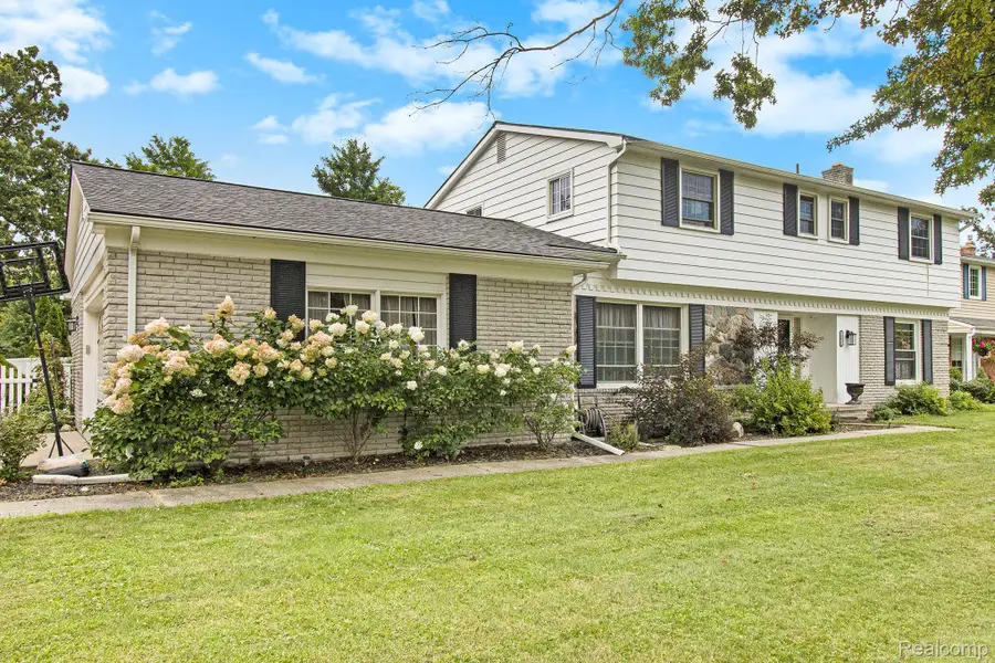 26031 Hidden Lane, Grosse Ile, MI 48138 - #2
