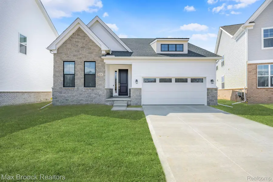 5636 Suffolk Court, West Bloomfield, MI 48322 - #2