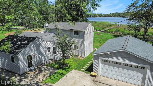 1990 Watkins Lake Road, Waterford, MI 48328
