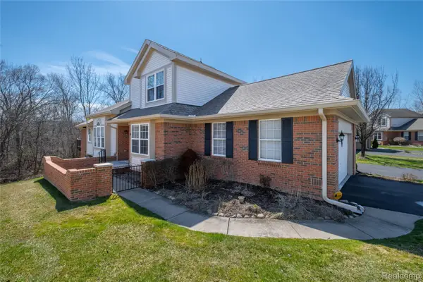 10381 Champions Circle, GrandBlanc, MI 48439