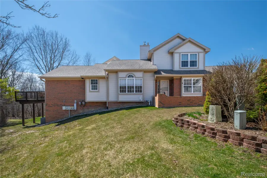 10381 Champions Circle, Grand Blanc, MI 48439 - #2