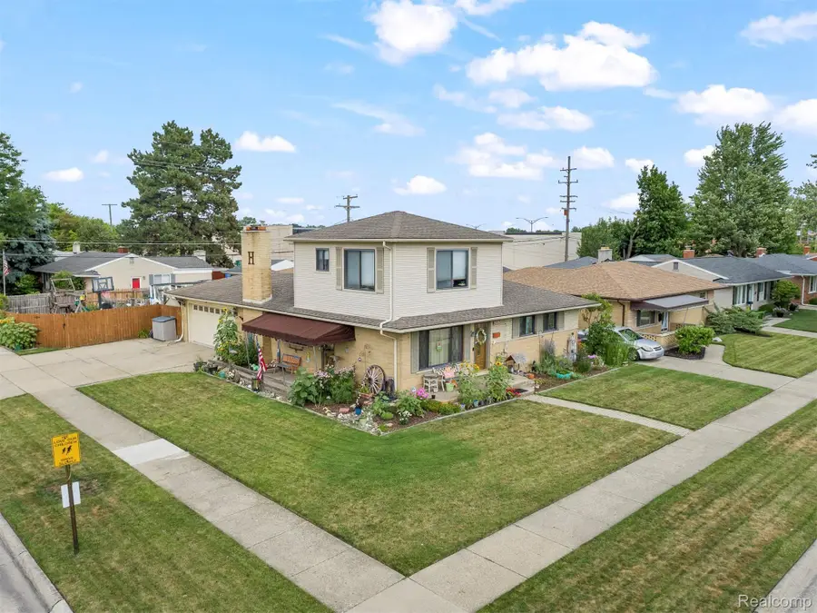 21301 Violet Street, Saint Clair Shores, MI 48082 - #3