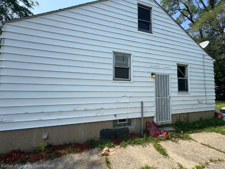 18941 Elkhart Street, Harper Woods, MI 48225 - #2