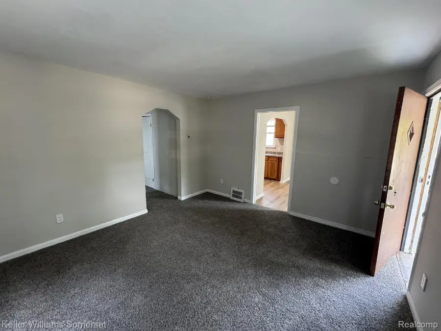 18941 Elkhart Street, Harper Woods, MI 48225 - #3