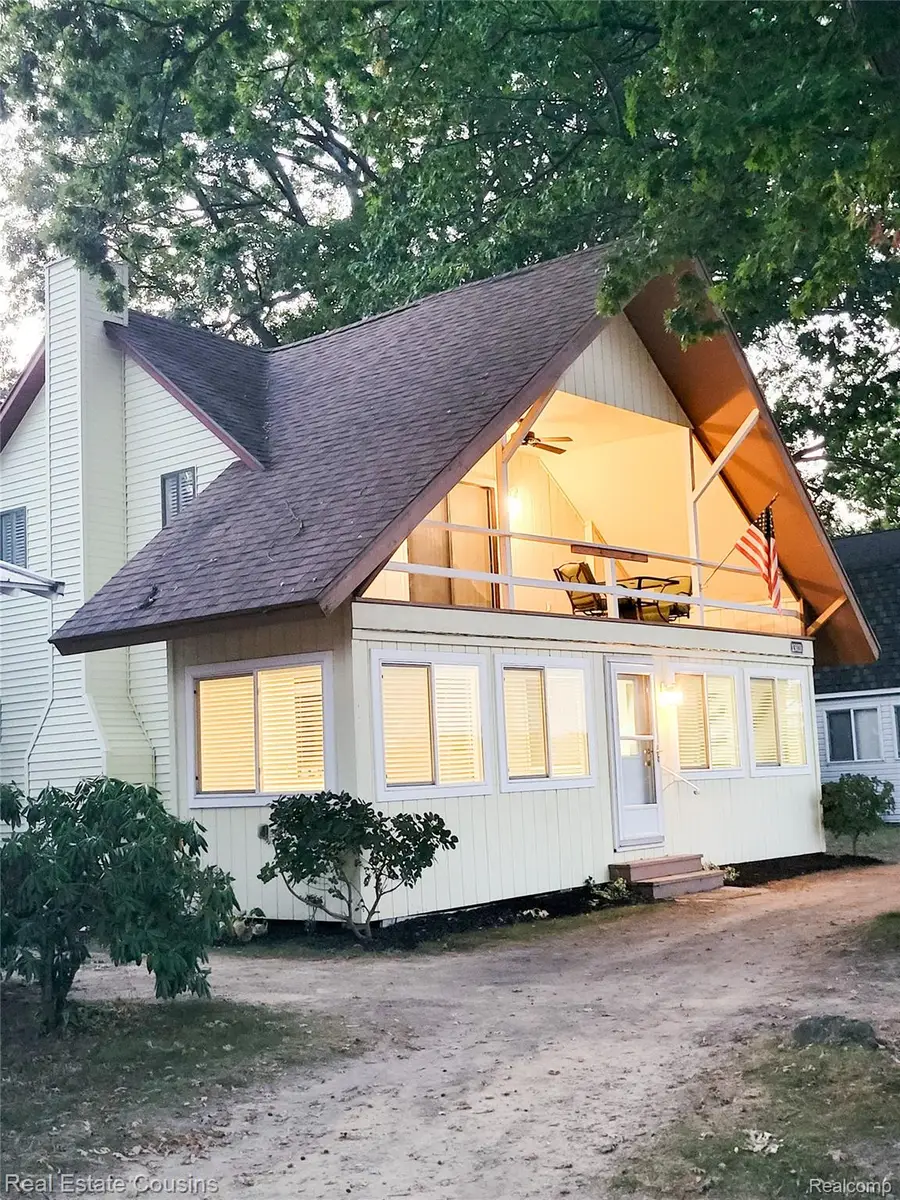 13020 Fenton Street, Fenton, MI 48430 - #2