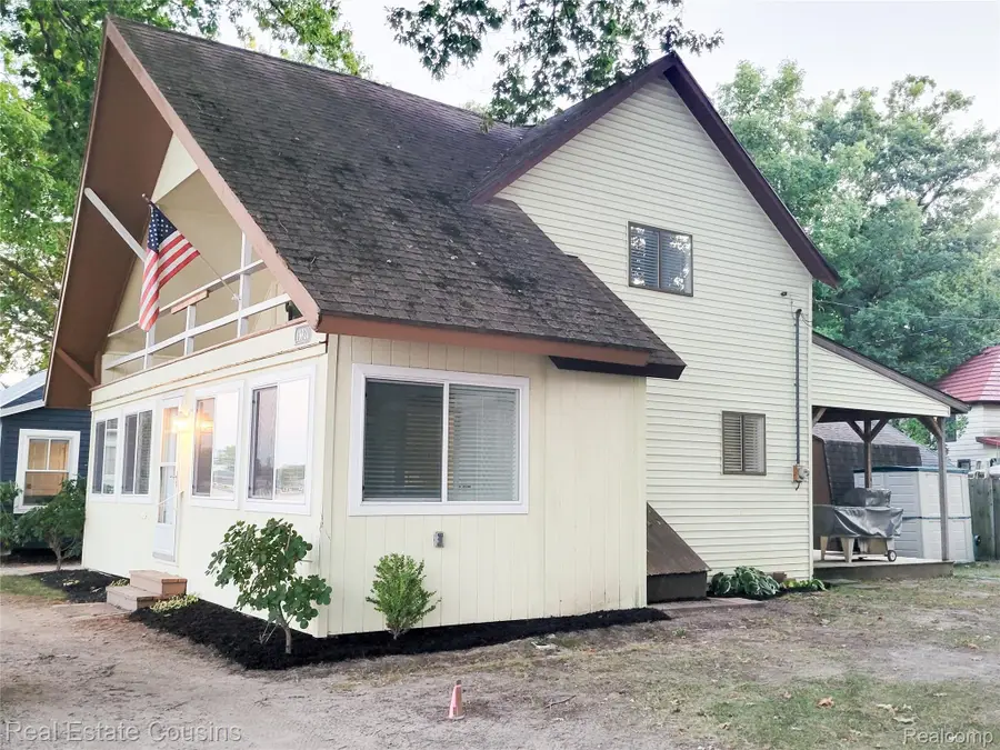13020 Fenton Street, Fenton, MI 48430 - #3