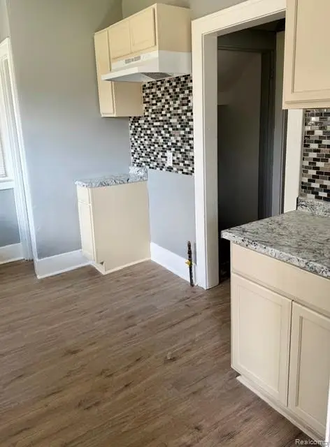 1601 Forest Hill Avenue, Flint, MI 48504 - #3