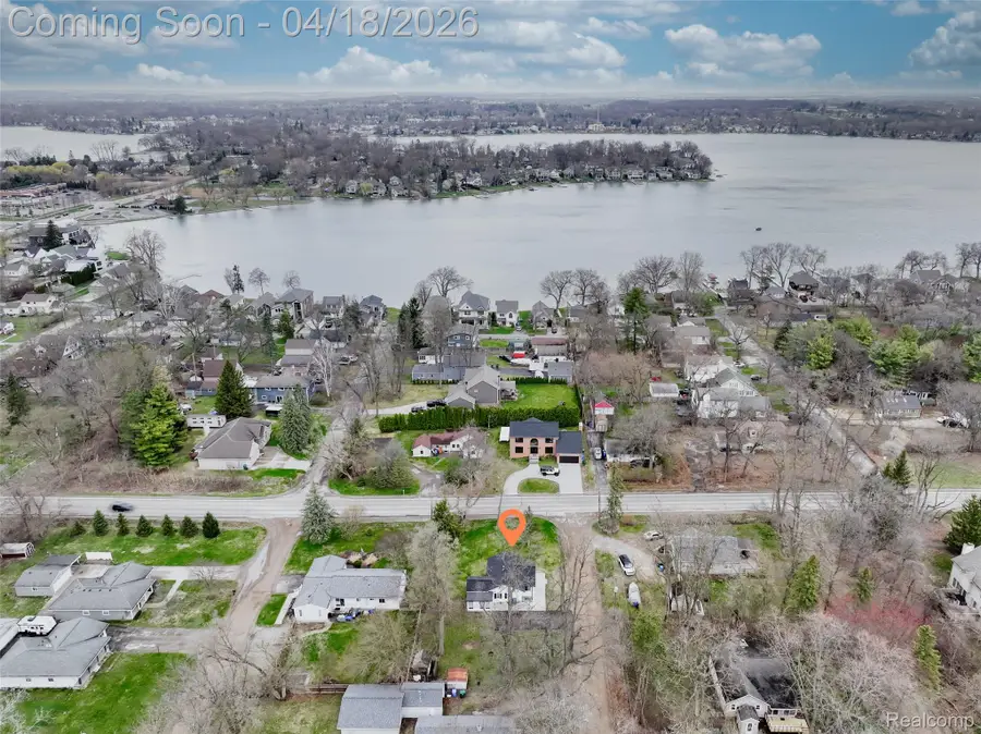 2514 Barton Street, Commerce Township, MI 48382 - #2
