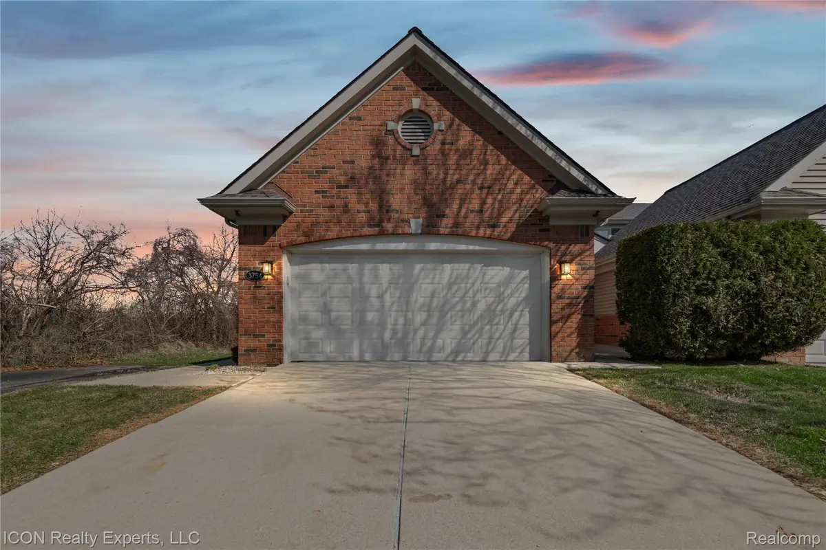 3754 Knightbridge Circle, Sterling Heights, MI 48314 - #1