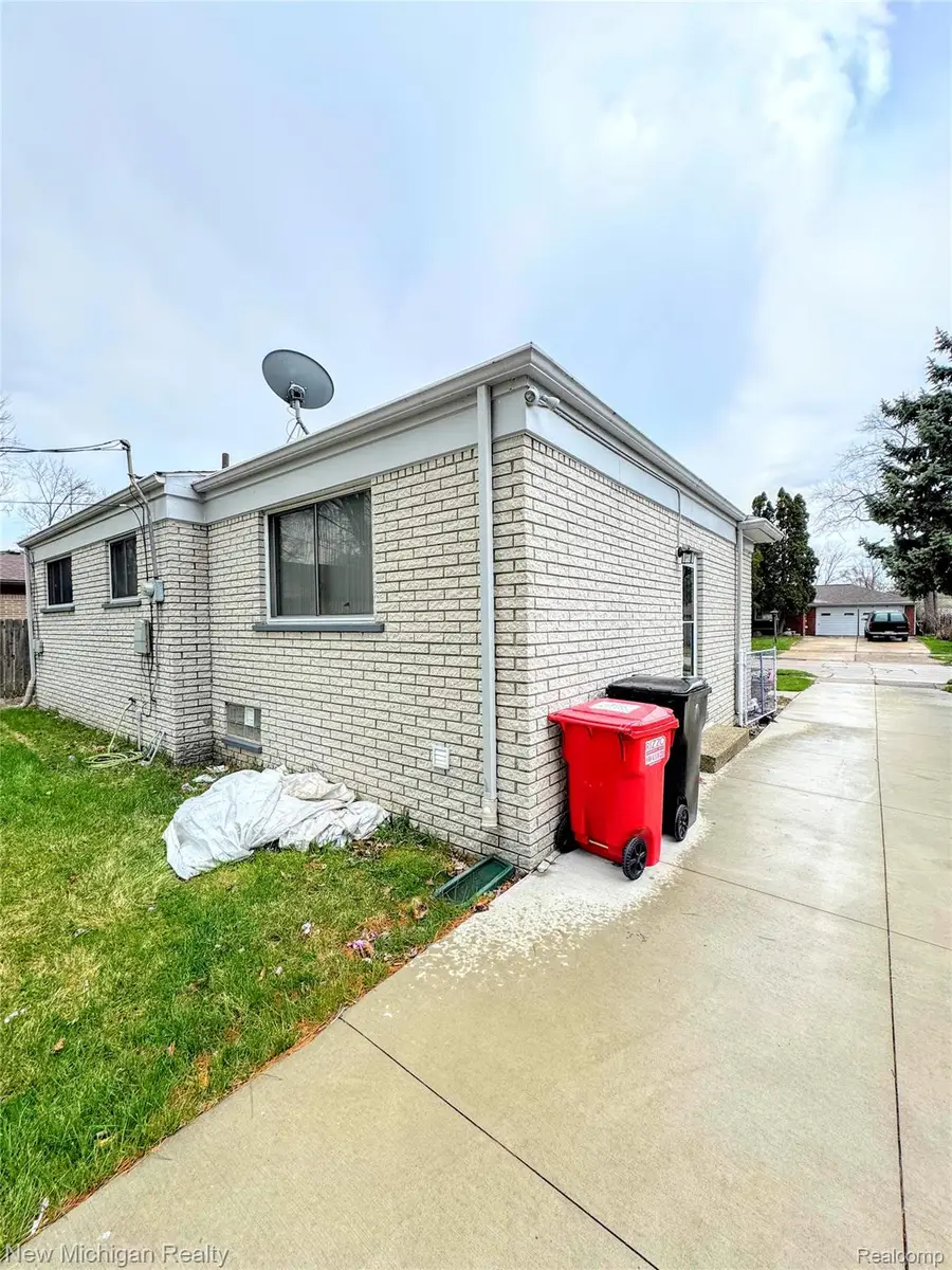 25888 Carl Street, Roseville, MI 48066 - #2