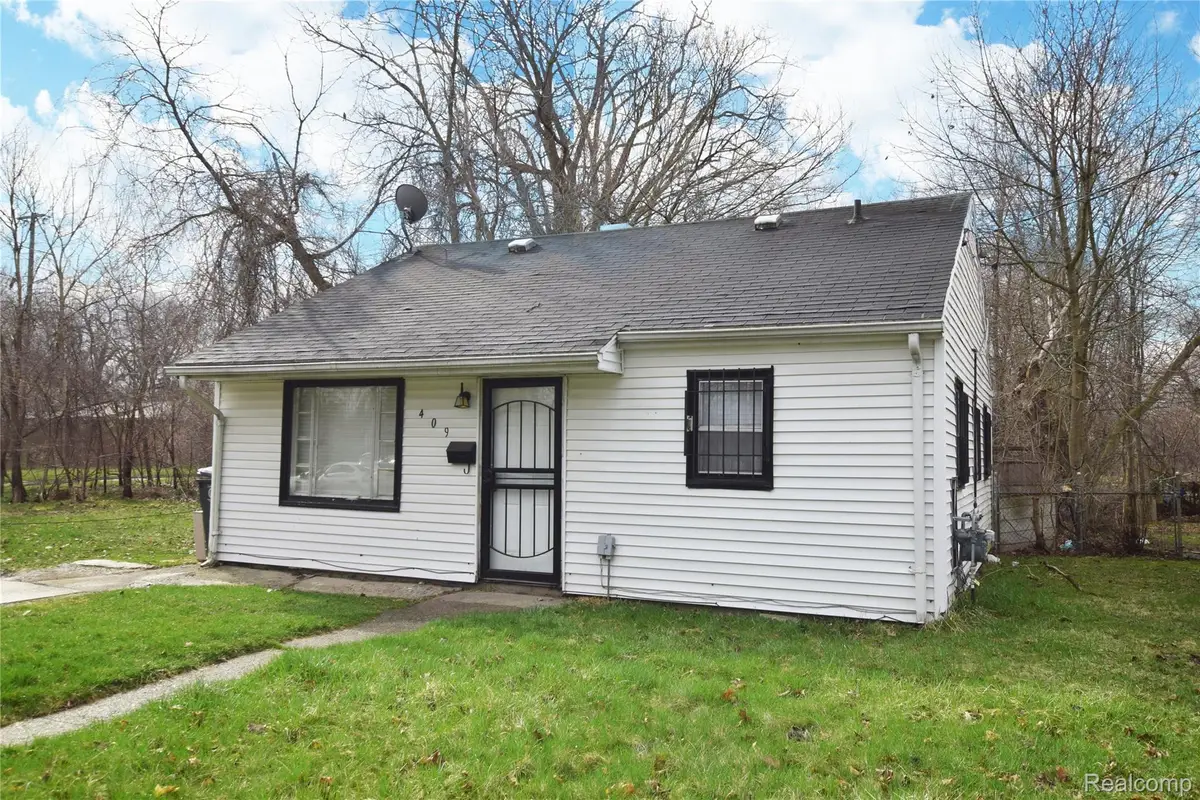 409 W Alma Avenue, Flint, MI 48505 - #1