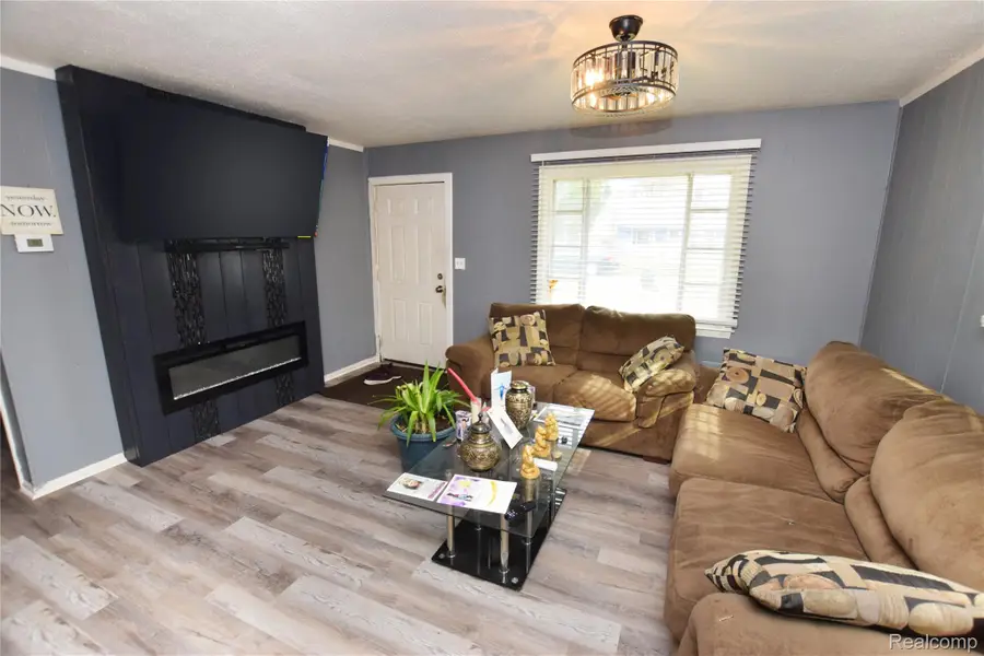 409 W Alma Avenue, Flint, MI 48505 - #2