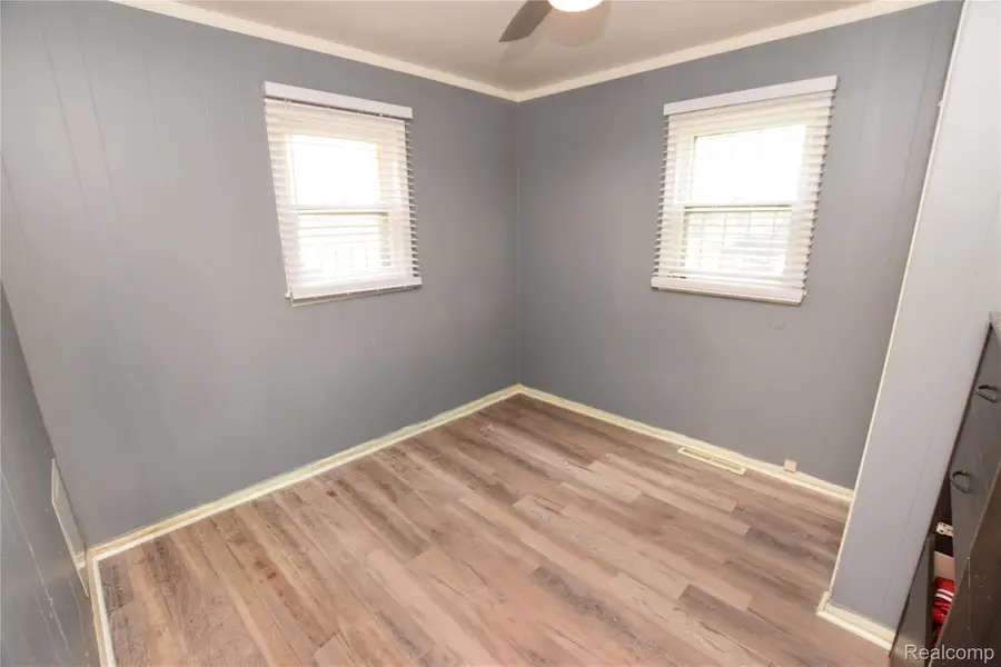 409 W Alma Avenue, Flint, MI 48505 - #3