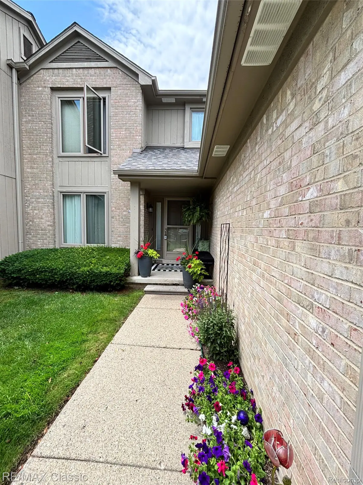 29640 Vista Court, Farmington Hills, MI 48331 - #1