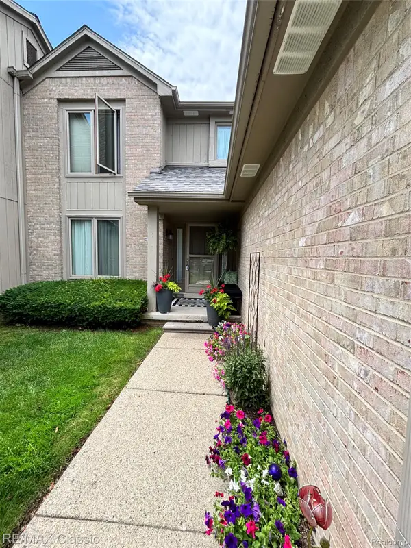 29640 Vista Court, FarmingtonHills, MI 48331