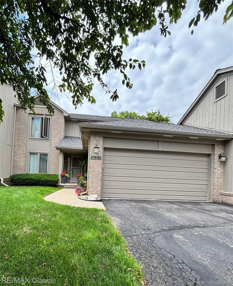 29640 Vista Court, Farmington Hills, MI 48331 - #3