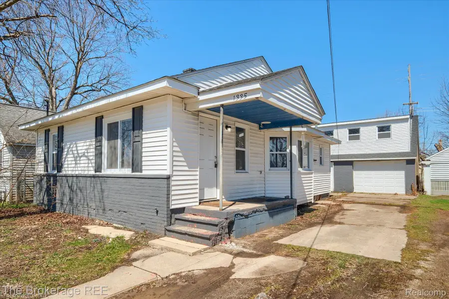 1335 Allen Street, Burton, MI 48529 - #2