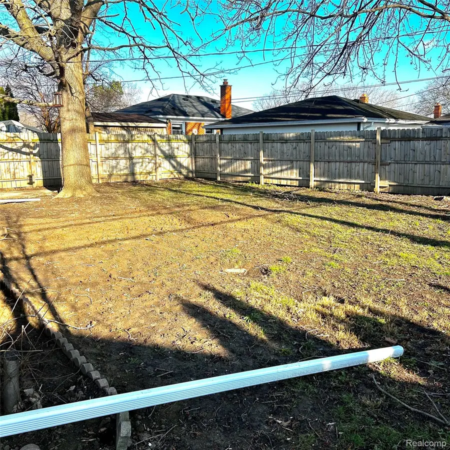 17225 Bell Avenue, Eastpointe, MI 48021 - #3