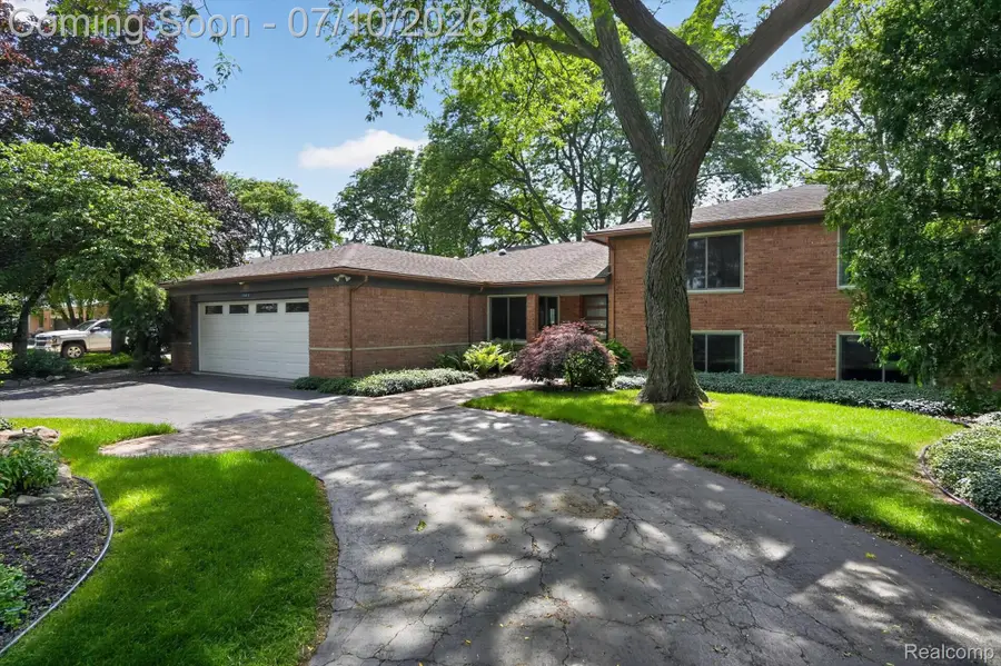 5017 Surfwood Drive, Commerce Township, MI 48382 - #3