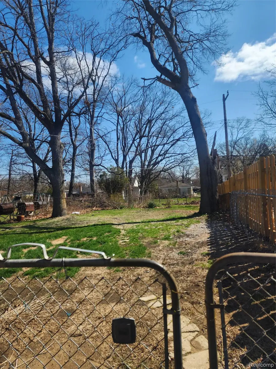 20022 Greenlawn Street, Detroit, MI 48221 - #3