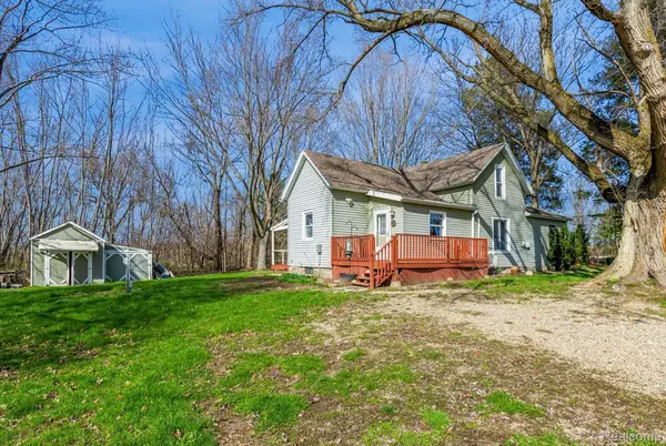 3823 Oxbow Road, Sodus, MI 49126