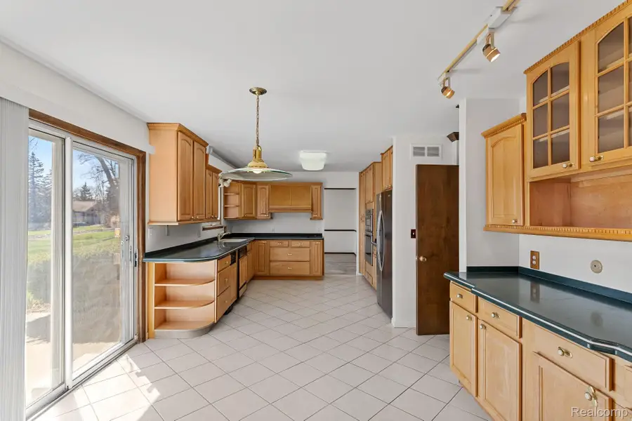 1613 Caliper Drive, Troy, MI 48084 - #3