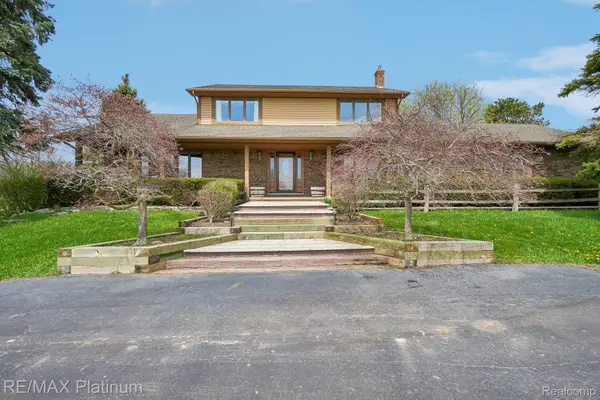 555 Crawford Farm Lane, Milford, MI 48380