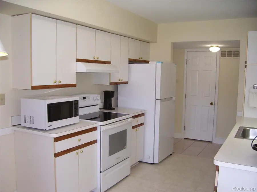 42364 Lochmoor Street #6, Clinton, MI 48038 - #3