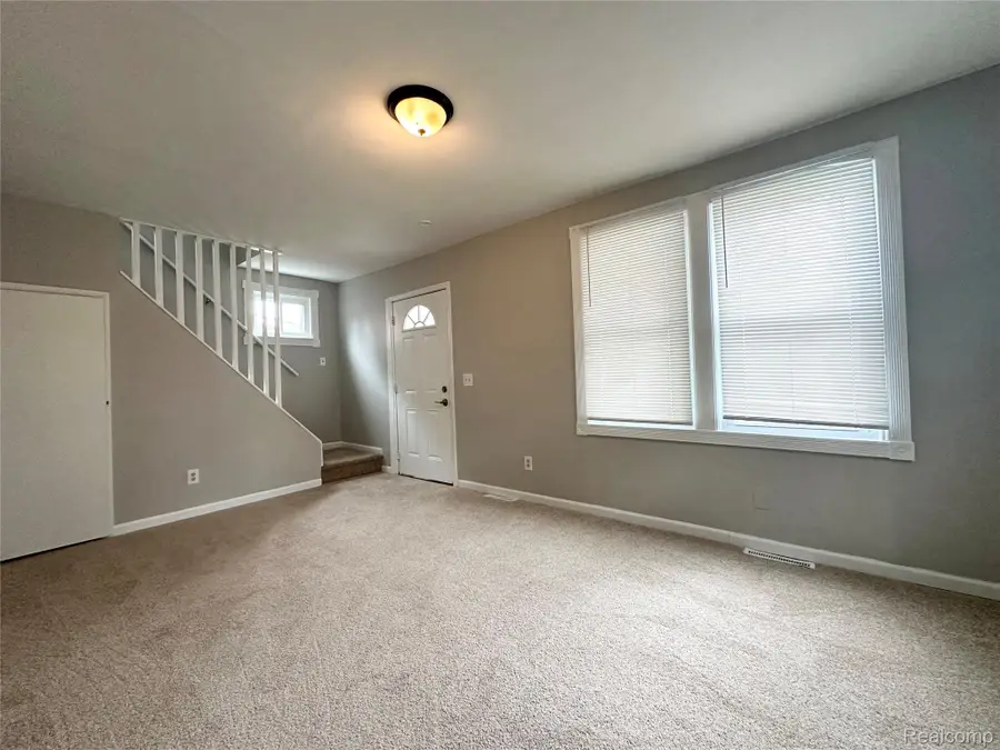 7027 Meadow Avenue, Warren, MI 48091 - #3