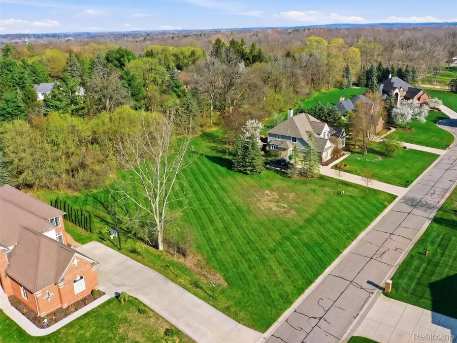 4672 Woodland Hills Drive, Rochester, MI 48306 - #3