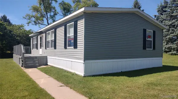 66 Grey Fox Court, GrandBlanc, MI 48439