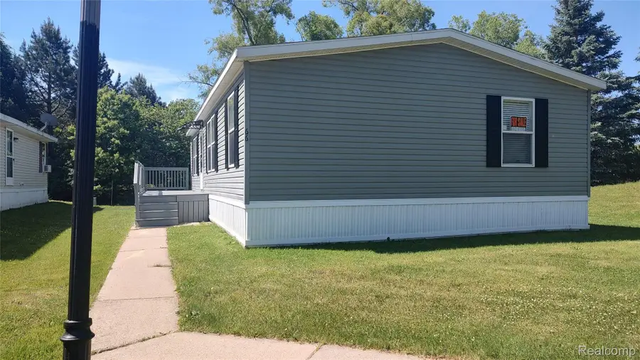 66 Grey Fox Court, Grand Blanc, MI 48439 - #2