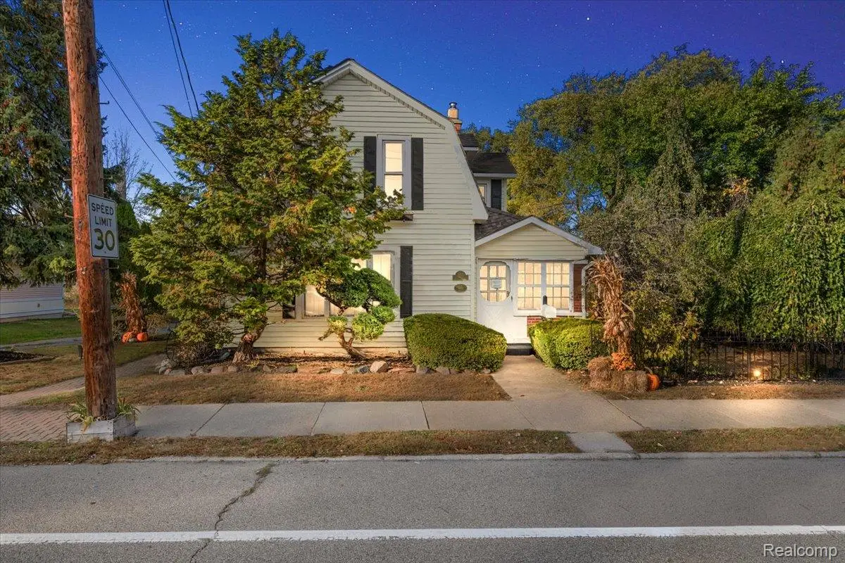 5815 Chicago Road, Warren, MI 48092 - #1