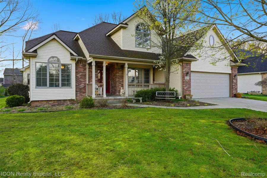 9211 Meadow Ridge Lane, Grand Blanc, MI 48439 - #2