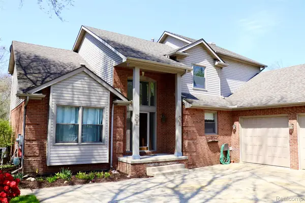 2757 N Tipsico Lake Road, Hartland, MI 48353
